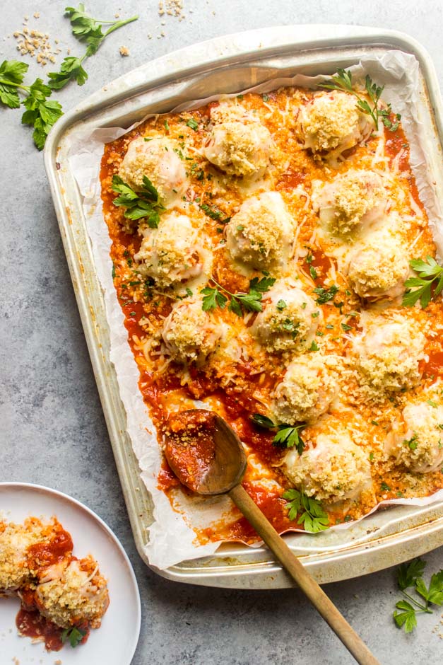 Chicken parmesan meatballs in sheet pan