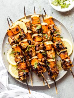 Overhead spicy honey chicken kebabs