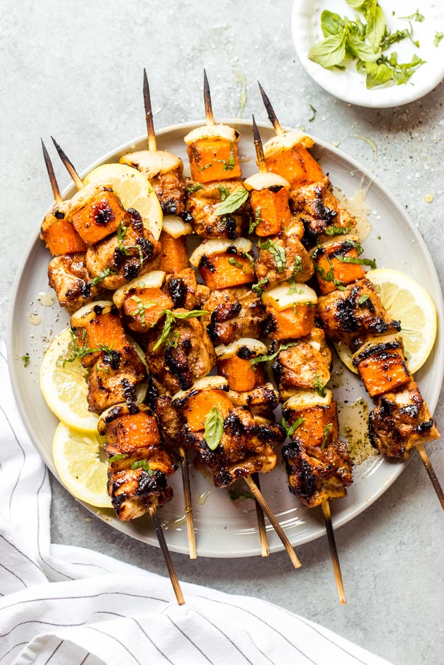 Overhead spicy honey chicken kebabs