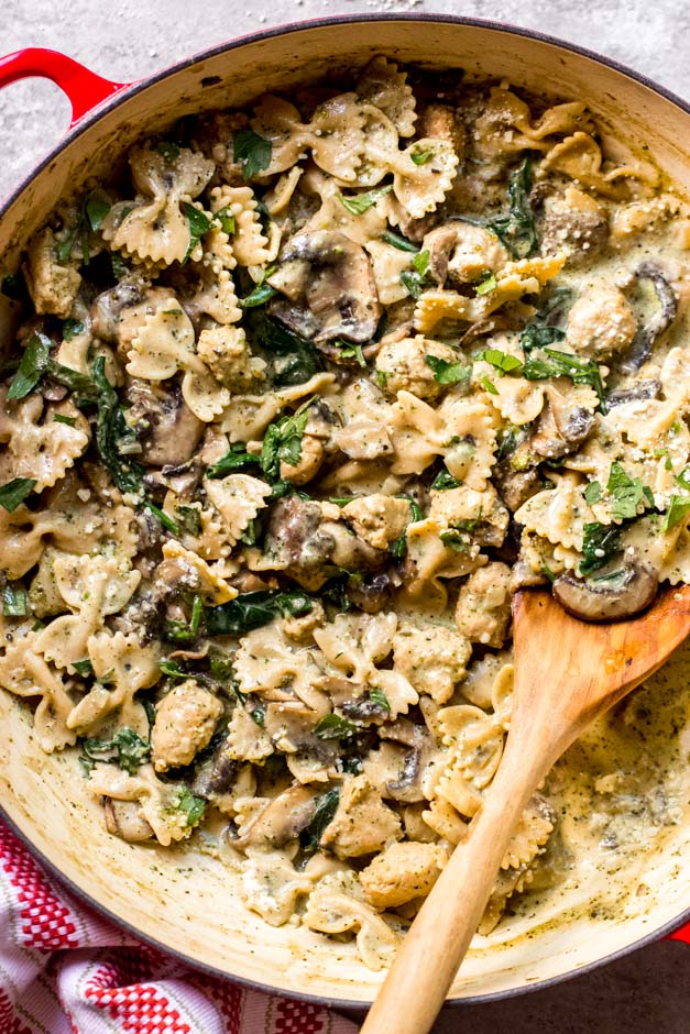 close up creamy chicken mushroom pasta