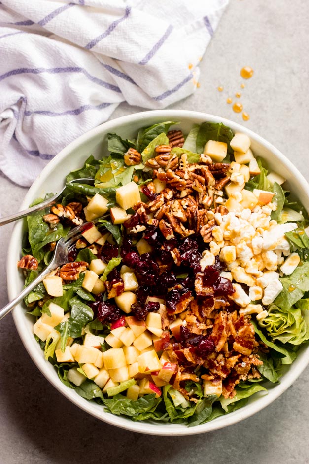 close up spinach salad with apples 