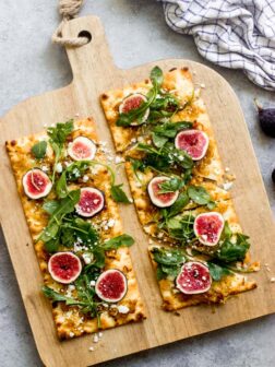 fig and caramelized onion flatread