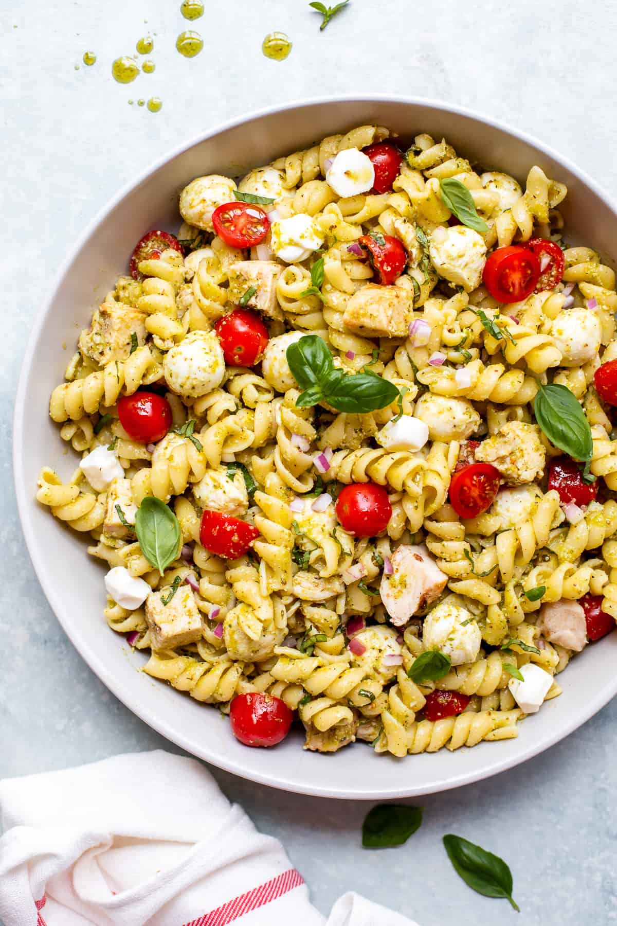 Lunch box-pesto pasta, marinated chicken with greek salad and baked  tomatoes — MajaMånborg