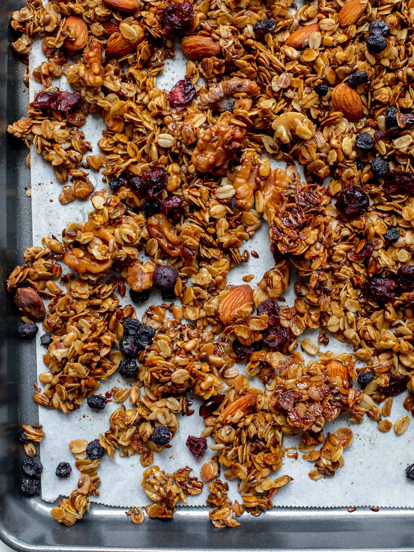 Crunchy Granola Recipe with Berries - Little Broken