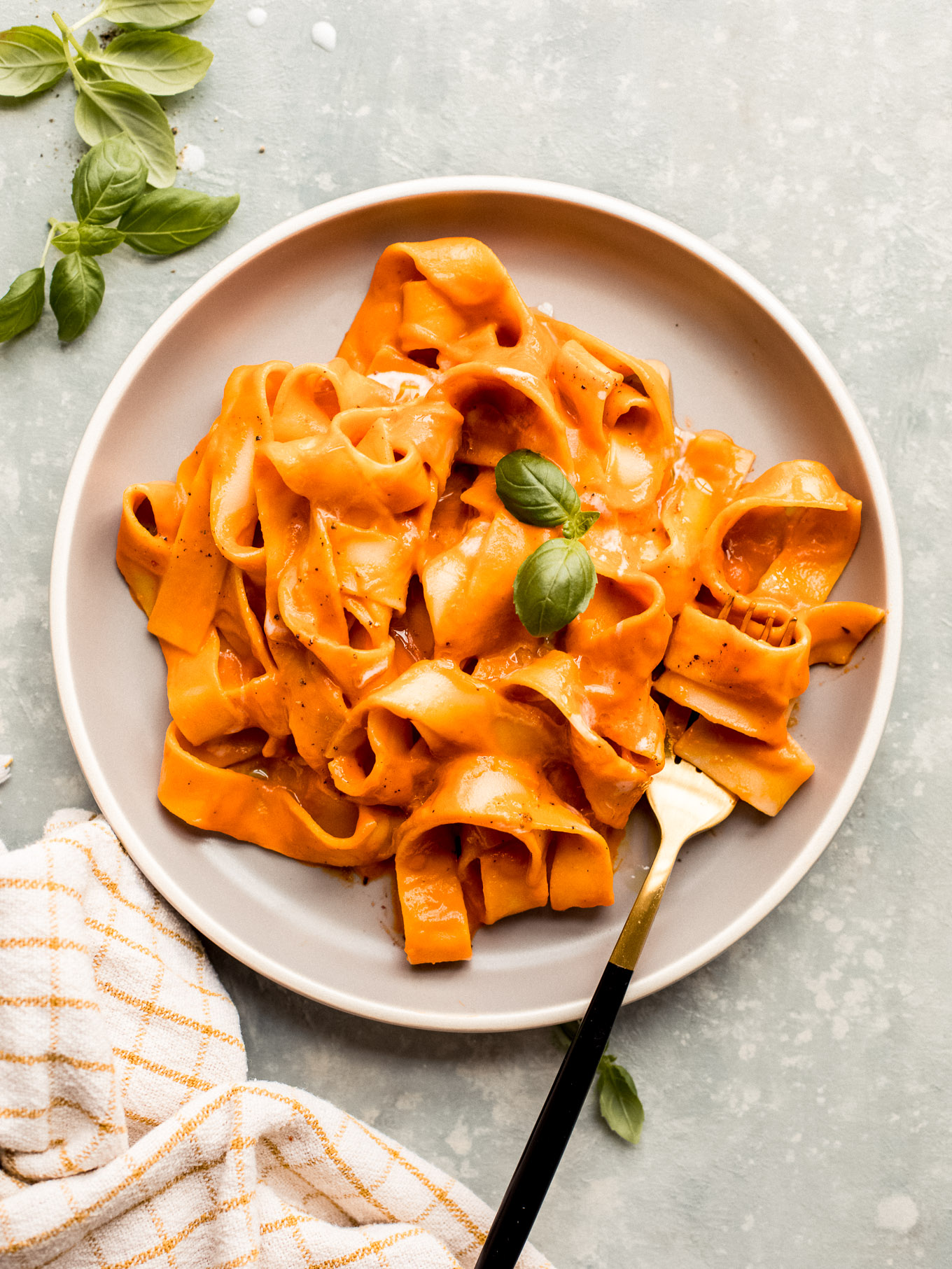 vegan vodka sauce recipe tossed with pasta and plated.