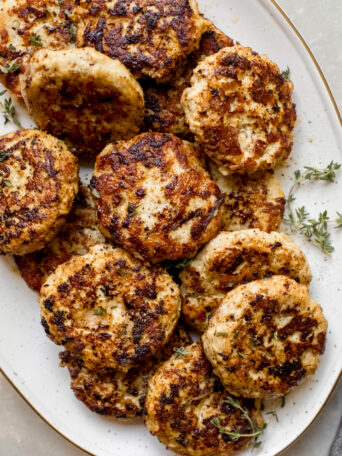 chicken apple sausage on a white oval platter.