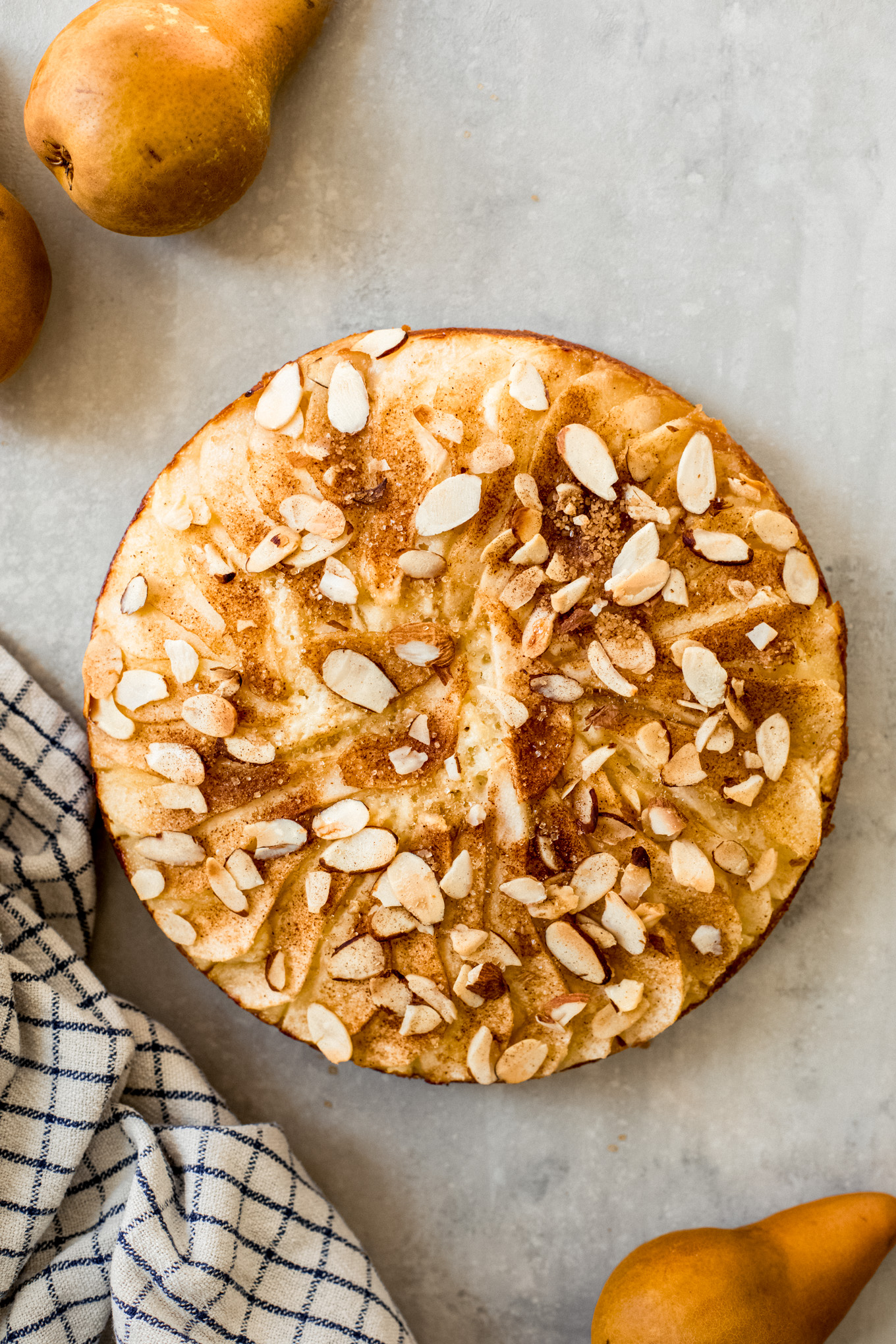 pear cake with sliced almonds and sugar cinnamon.