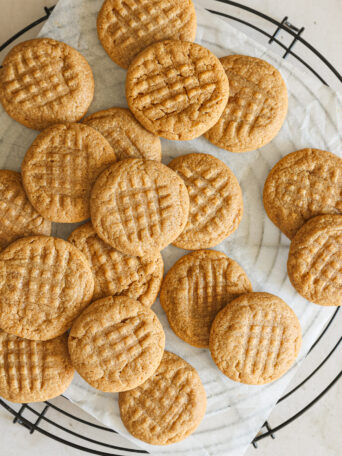 peanut butter cookies on a cooling rack.